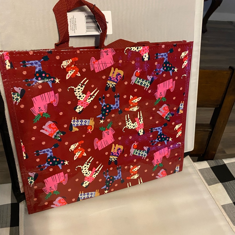 Vera Bradley market tote in holiday hounds